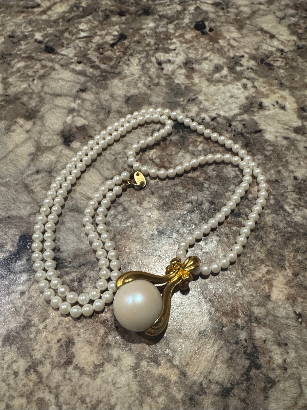 Avon 1994 “Pearlesque Elegance” Faux Pearl Gold-Tone Pendant Necklace